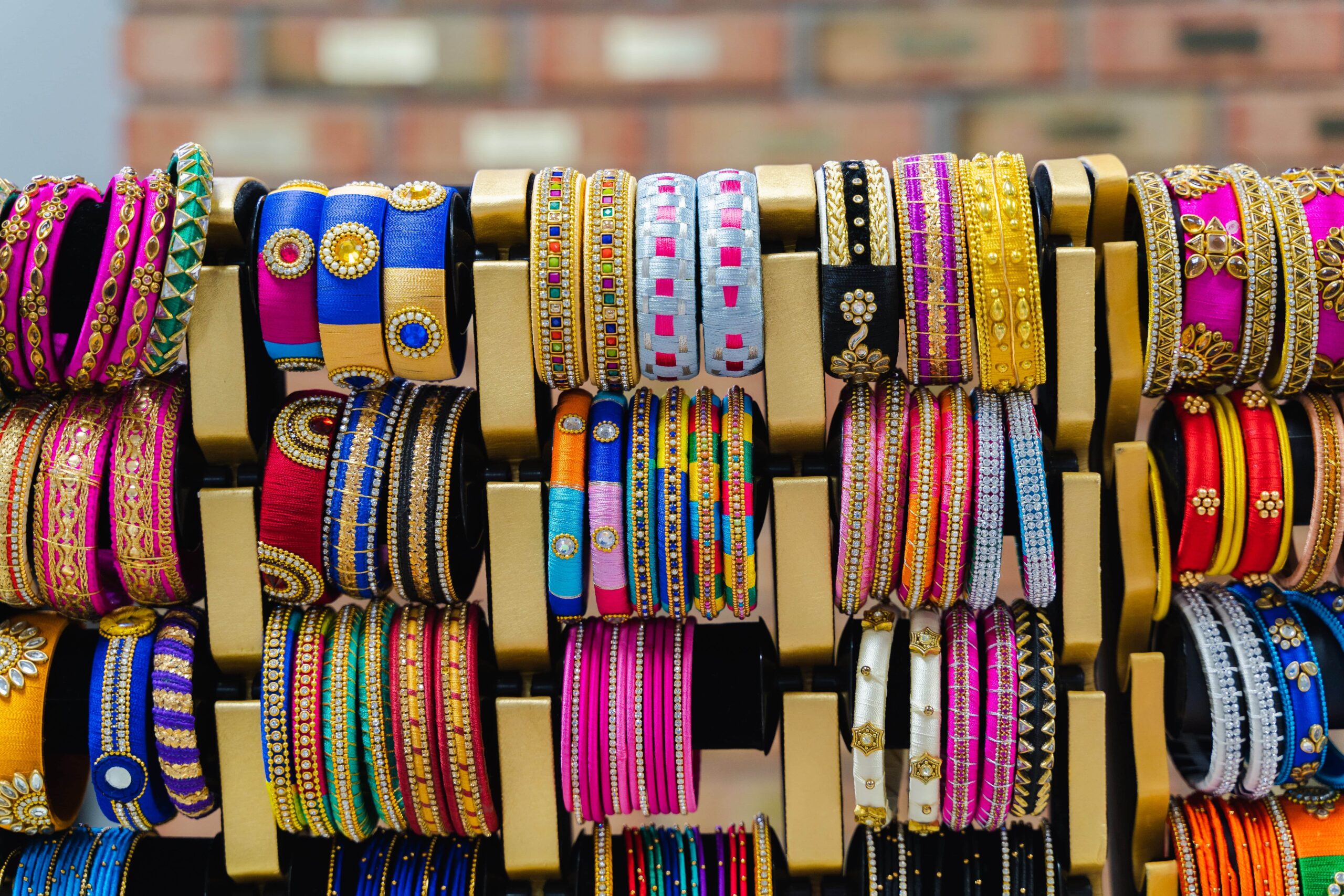 Armbänder – Eine Vielfalt An Verschiedenen Stilen Und Farben